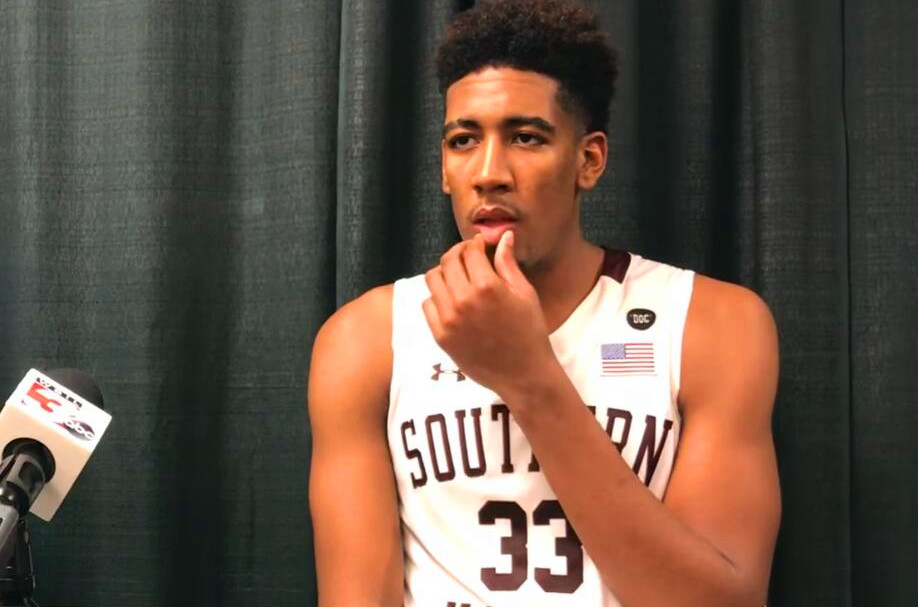 关于欧篮联赛程吃紧，纽约尼克斯今晨遗憾出局，管理层满意，心理建设被强调的信息