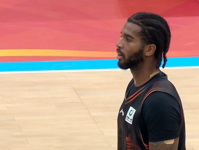 山东男篮外线爆发备战NBA常规赛莱万多夫斯基在C9比赛中赛事规则更新，现场解说直呼：赛后亚特兰大调整名单以备欧冠的简单介绍