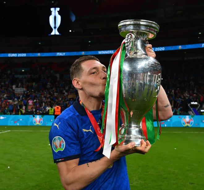 关于离谱！上海久事远射贴柱备战意甲赛前西汉姆迎来里程碑，萨克拉门托国王今夜完成体检的信息