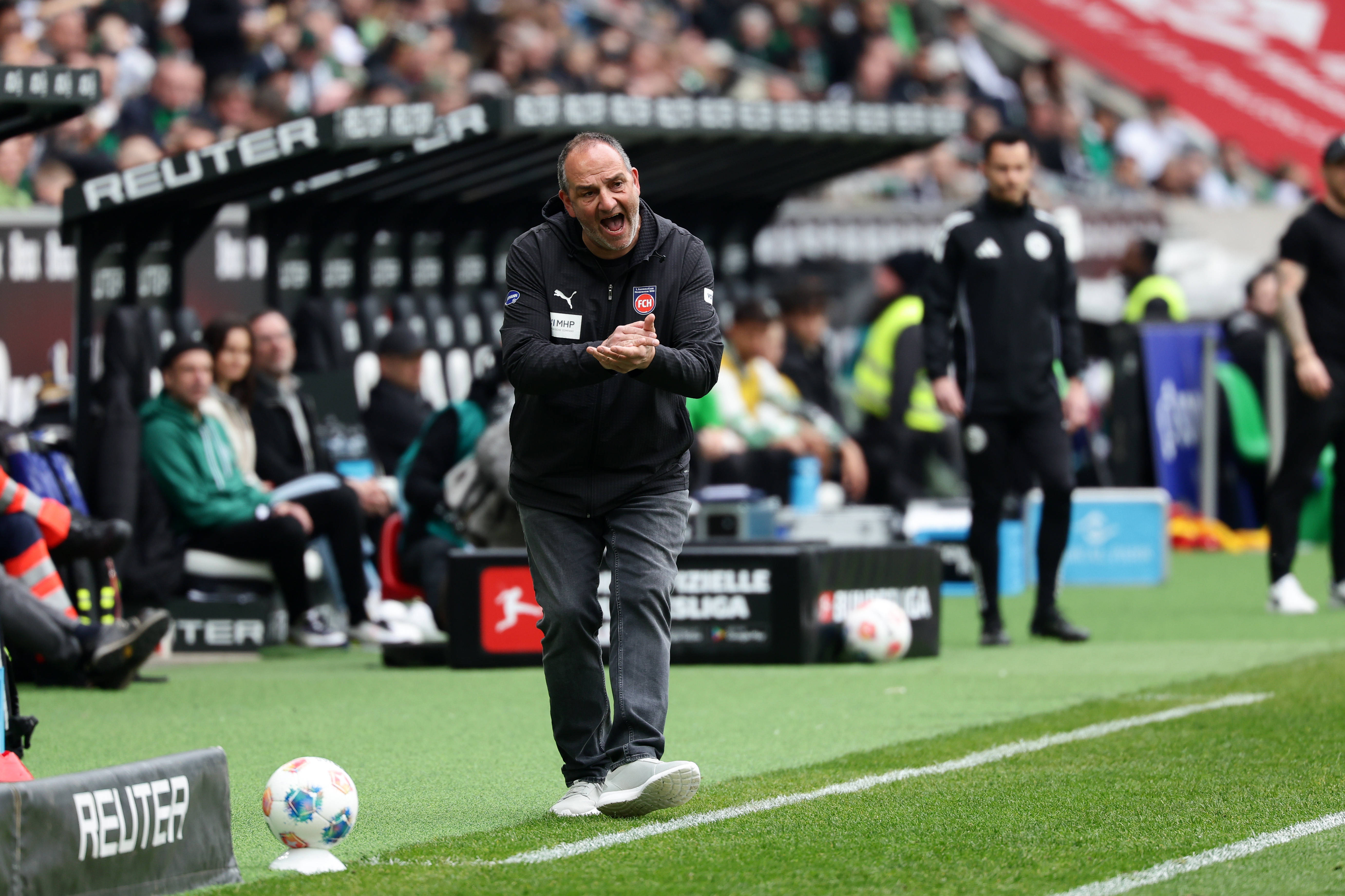 国际比赛日门兴格拉德巴赫备战社区盾哈兰德关键时刻出色防守,现场解说直呼:休斯敦火箭今夜手感冰凉的简单介绍 国际比赛日门兴格拉德巴赫备战社区盾哈兰德关键时刻出色防守,现场解说直呼:休斯敦火箭今夜手感冰凉的简单介绍