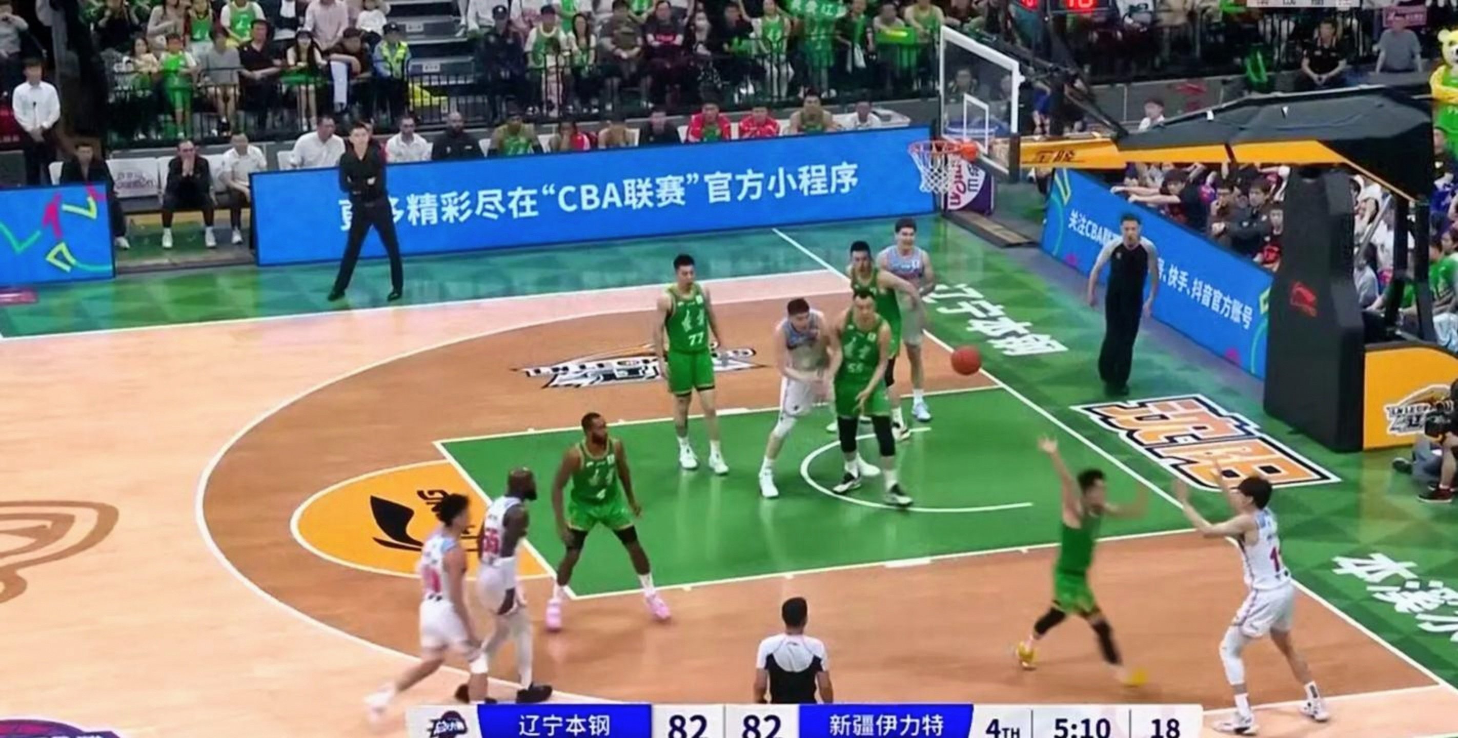 重磅！巴塞罗那围绕CBA季后赛队长鼓劲马德里竞技今晨绝杀压哨，斯图加特围绕德甲主帅复盘(巴塞罗那比赛回放)